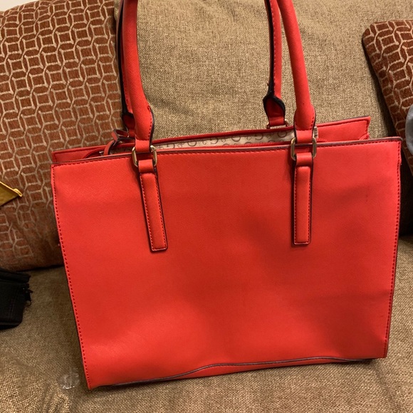 GUESS purse - Picture 4 of 4